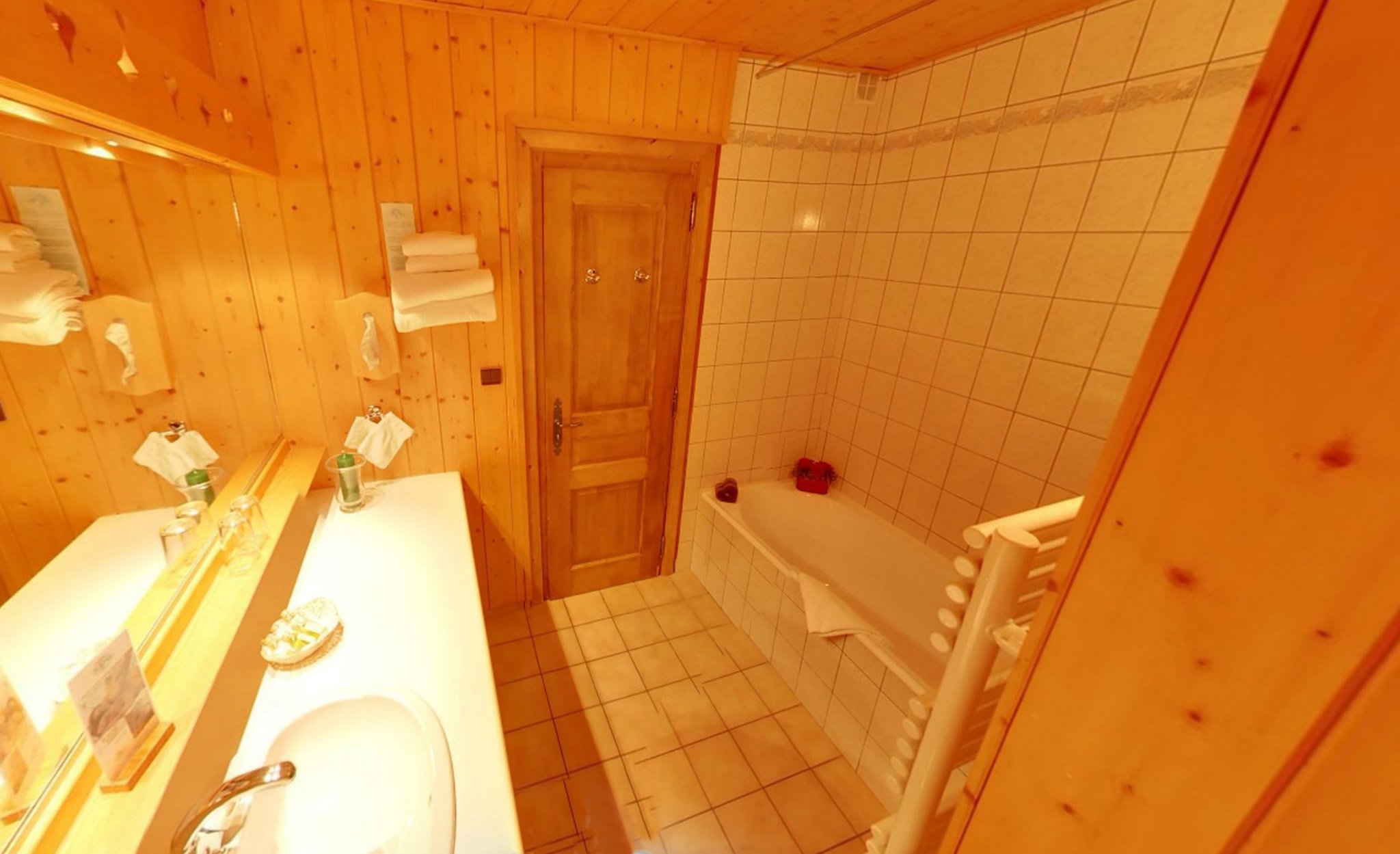 Hotel & Spa Le Dahu Cosy Room Bathroom
