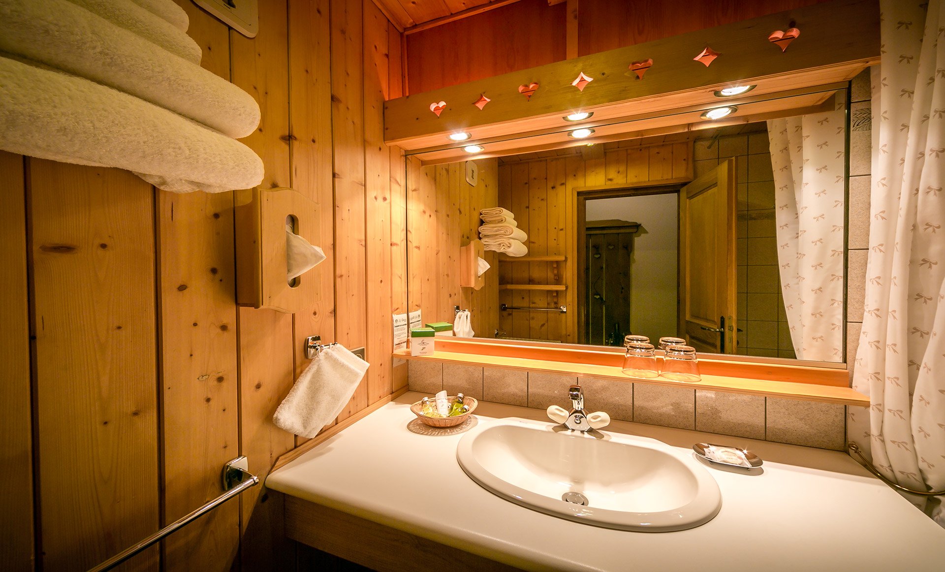 Hotel & Spa Le Dahu Charm Room Bathroom